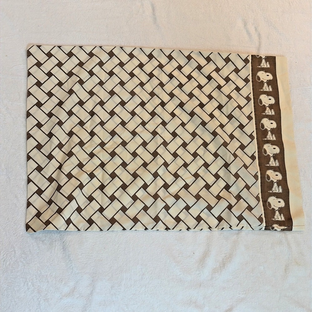 Vintage Utica Brown Peanuts Snoopy Basket Weave Standard Pillowcase 80s